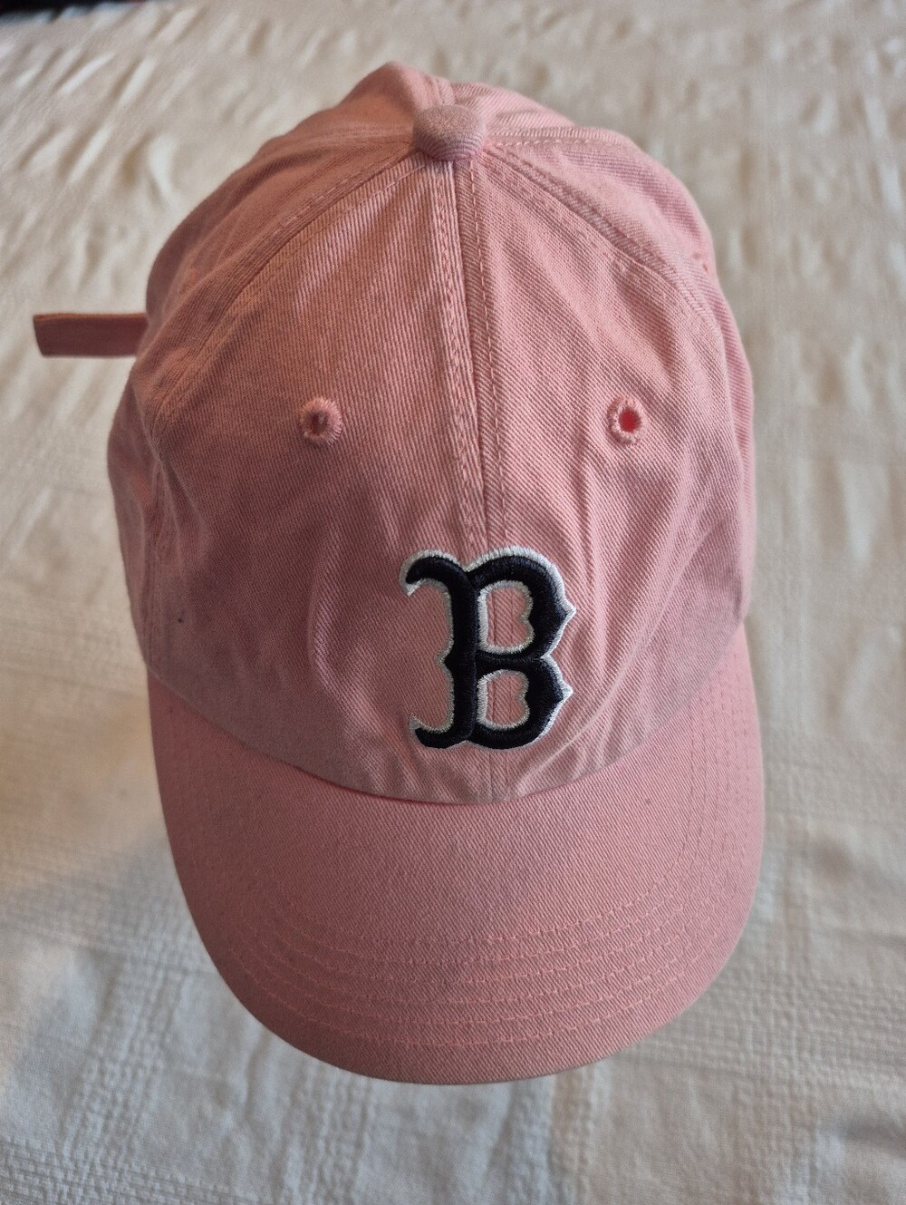 City Hunter baseball cap, pink embroidered design hook n loop back VGUC